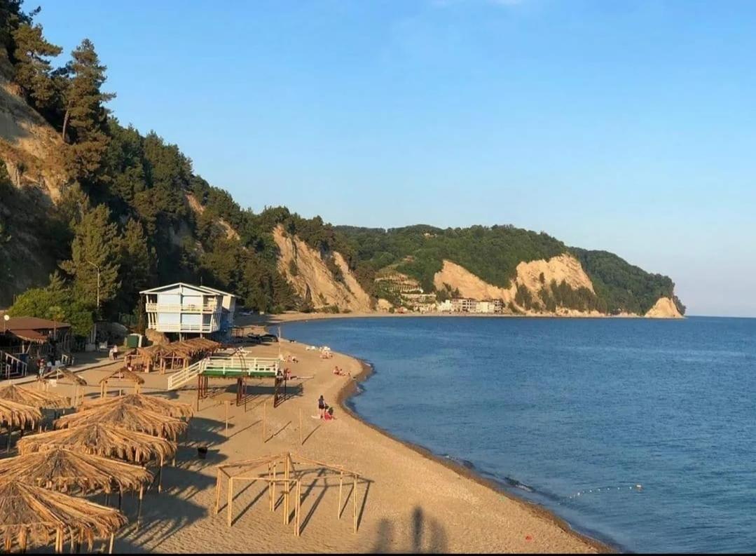 Zolotaya Buhta 10 Hotel Pizunda Exterior foto